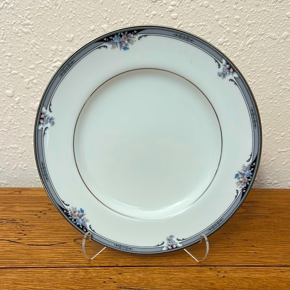 Noritake Squirewood White and Gray Salad or Luncheon Plate with Classic Design